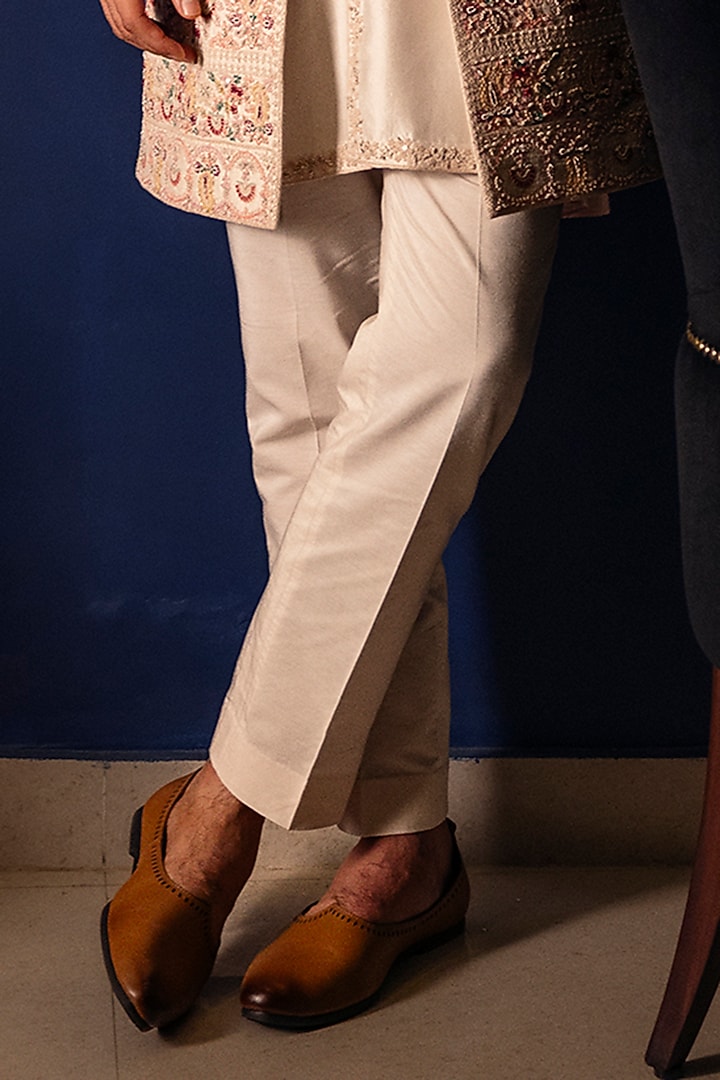 Pristine White Raw Silk Hand Embroidered Groom Sherwani Set by Dolly J MAN at Pernia's Pop Up Shop