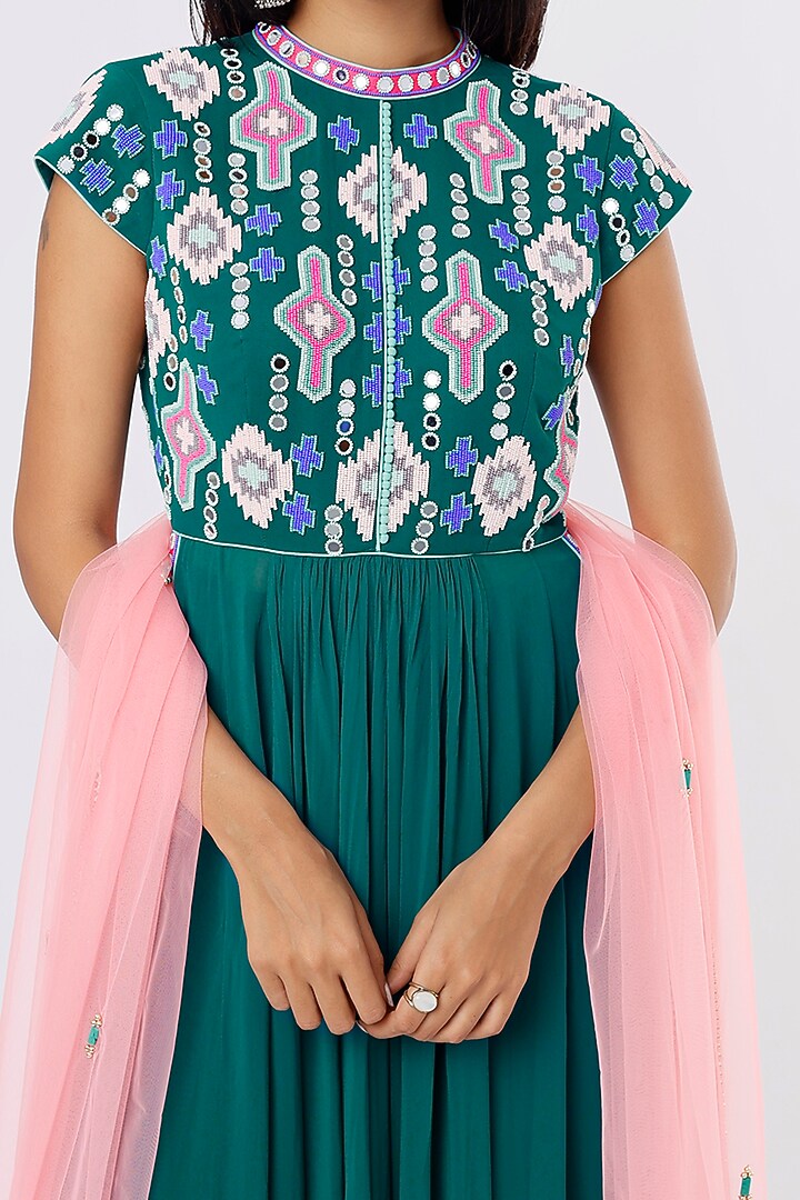 Green Georgette Embroidered Kurta Set by Dinesh Malkani at Pernia's Pop Up Shop