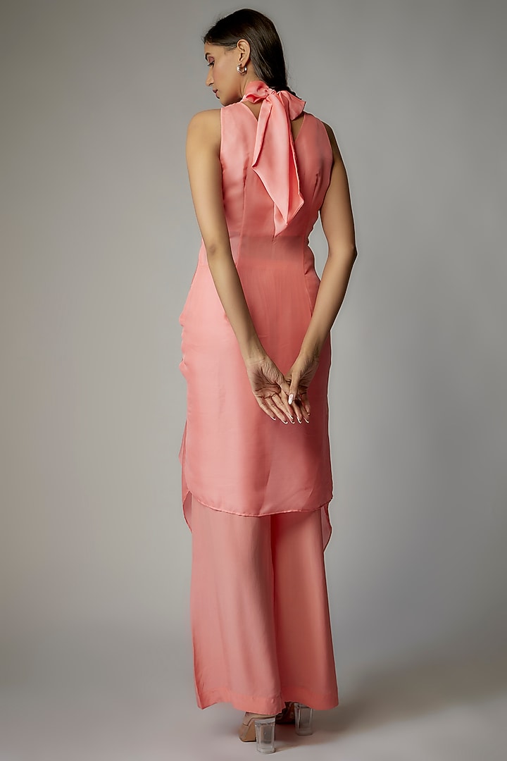 Peach Crepe Embroidered Kurta Set by Dinesh Malkani at Pernia's Pop Up Shop