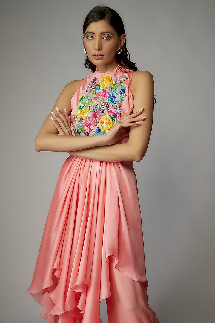 Peach Crepe Embroidered Kurta Set by Dinesh Malkani at Pernia's Pop Up Shop