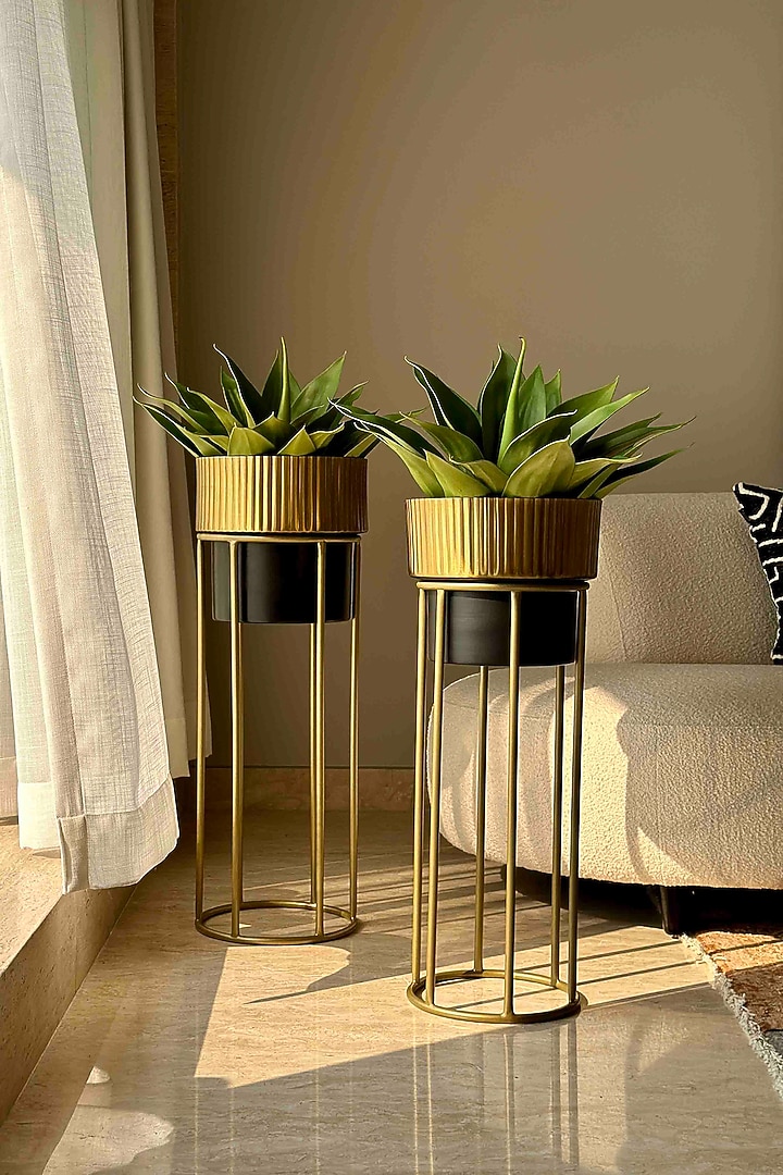 Black Brooklyn Fluted Iron Planter (Set of 2) by Mason Home at Pernia's Pop Up Shop
