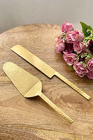 Gold Artisan Hammered Cake Serving Set (Set of 2) by Mason Home