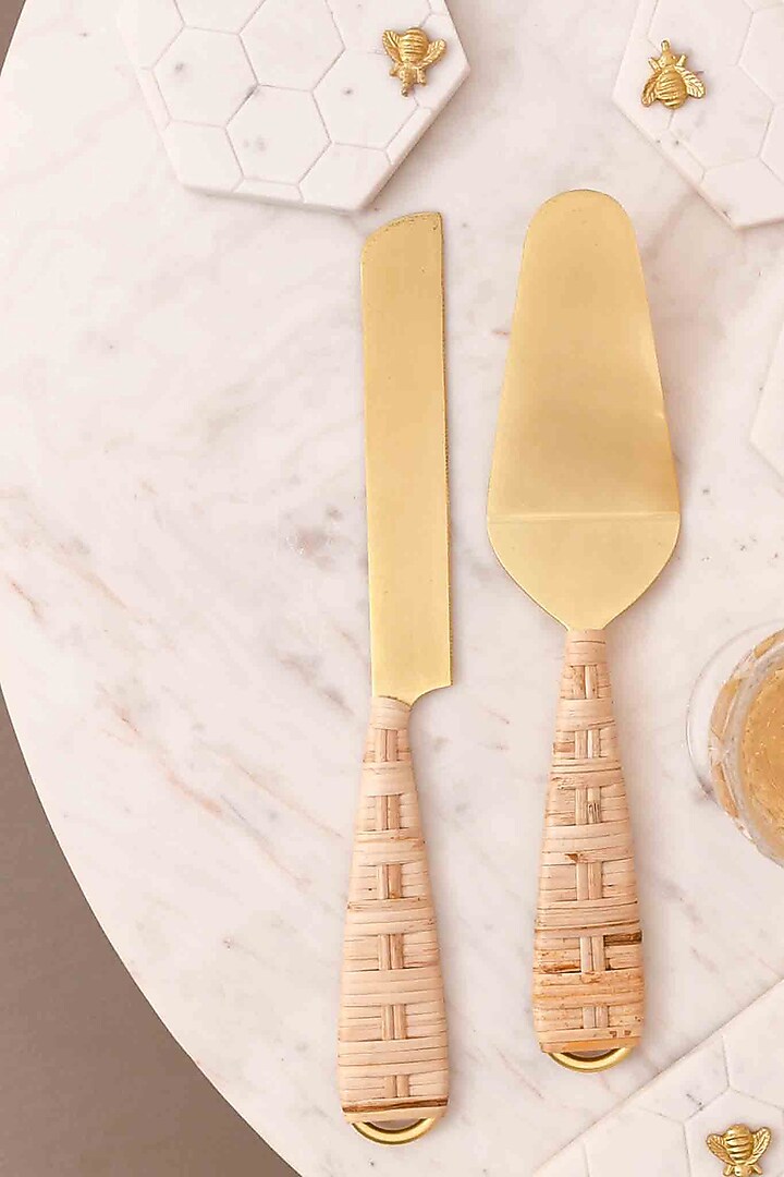 Kovo Rattan Cake Knife And Server (Set of 2) by Mason Home at Pernia's Pop Up Shop