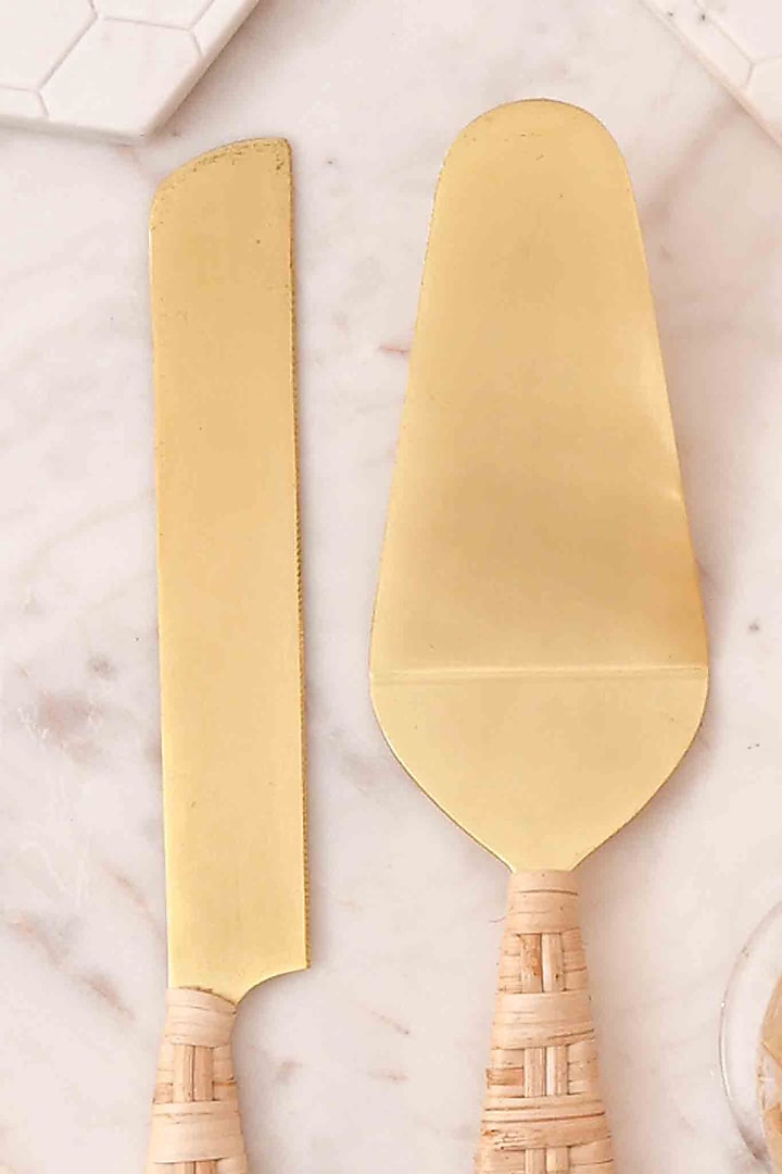 Kovo Rattan Cake Knife And Server (Set of 2) by Mason Home at Pernia's Pop Up Shop
