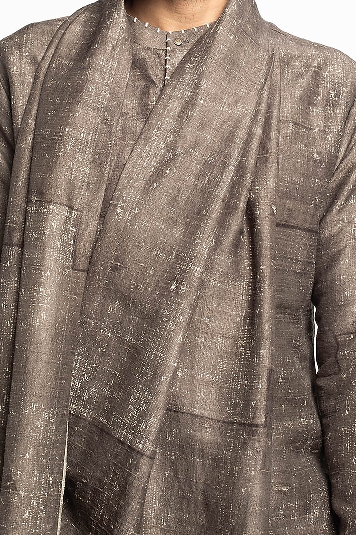 Grey & White Raw Silk Draped Kurta Set by Divyam Mehta Men at Pernia's Pop Up Shop