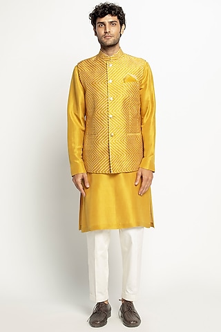 Yellow Silk Bandhani Printed Sadri Jacket Set by Divyam Mehta Men