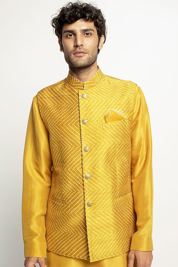 Yellow Silk Bandhani Printed Sadri Jacket Set by Divyam Mehta Men at Pernia's Pop Up Shop