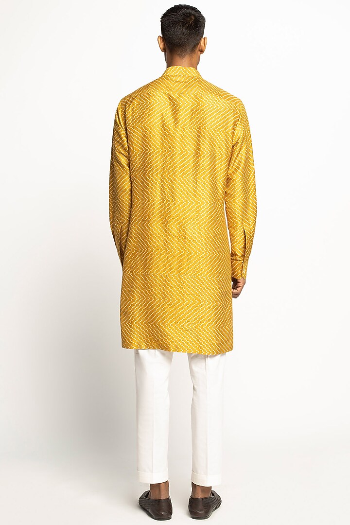 Yellow Silk Bandhani Printed Kurta Set by Divyam Mehta Men at Pernia's Pop Up Shop