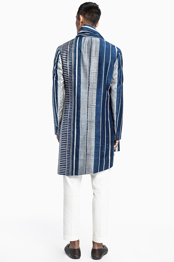 Cobalt Blue & White Raw Silk Printed Kurta Set by Divyam Mehta Men at Pernia's Pop Up Shop