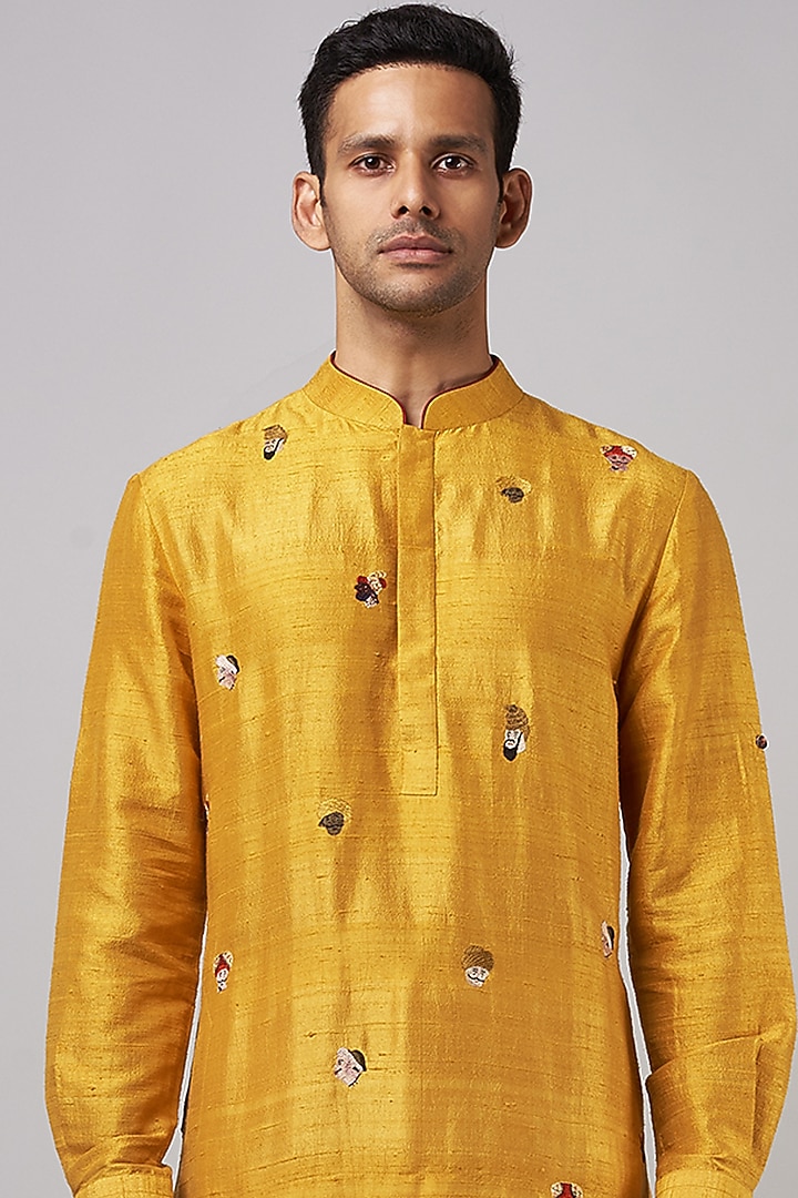 Yellow Raw Silk & Katan Silk Embroidered Kurta Set by Divyam Mehta Men at Pernia's Pop Up Shop