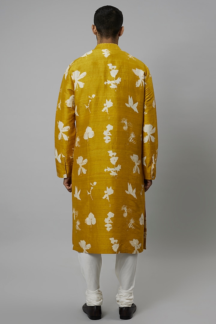 Yellow Raw Silk & Katan Silk Printed Kurta Set by Divyam Mehta Men at Pernia's Pop Up Shop
