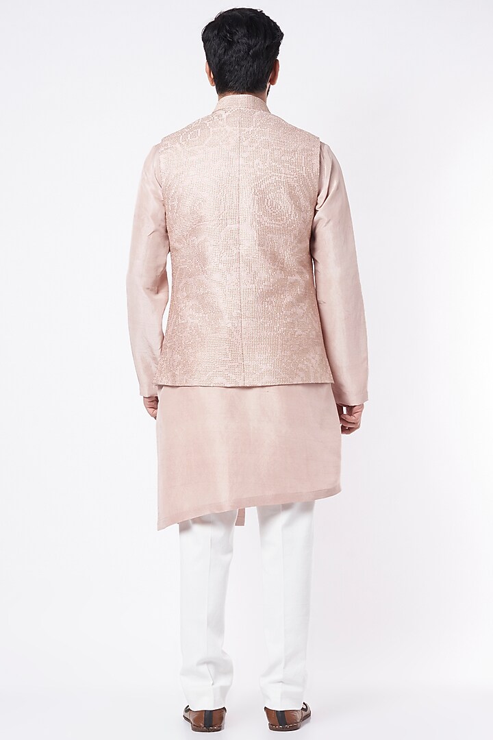 Blush Pink Raw Silk Aari Embroidered Bundi Jacket Set by Divyam Mehta Men at Pernia's Pop Up Shop