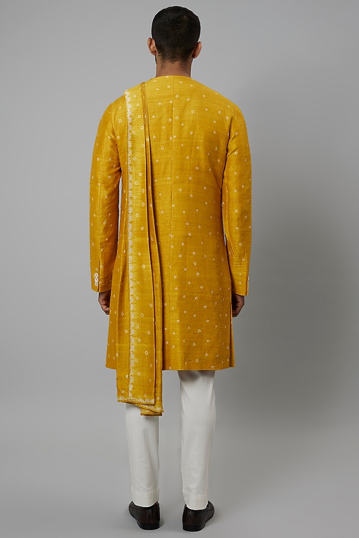 Haldi Yellow Raw Silk & Stretch Cotton Bandhani Draped Kurta Set by Divyam Mehta Men at Pernia's Pop Up Shop