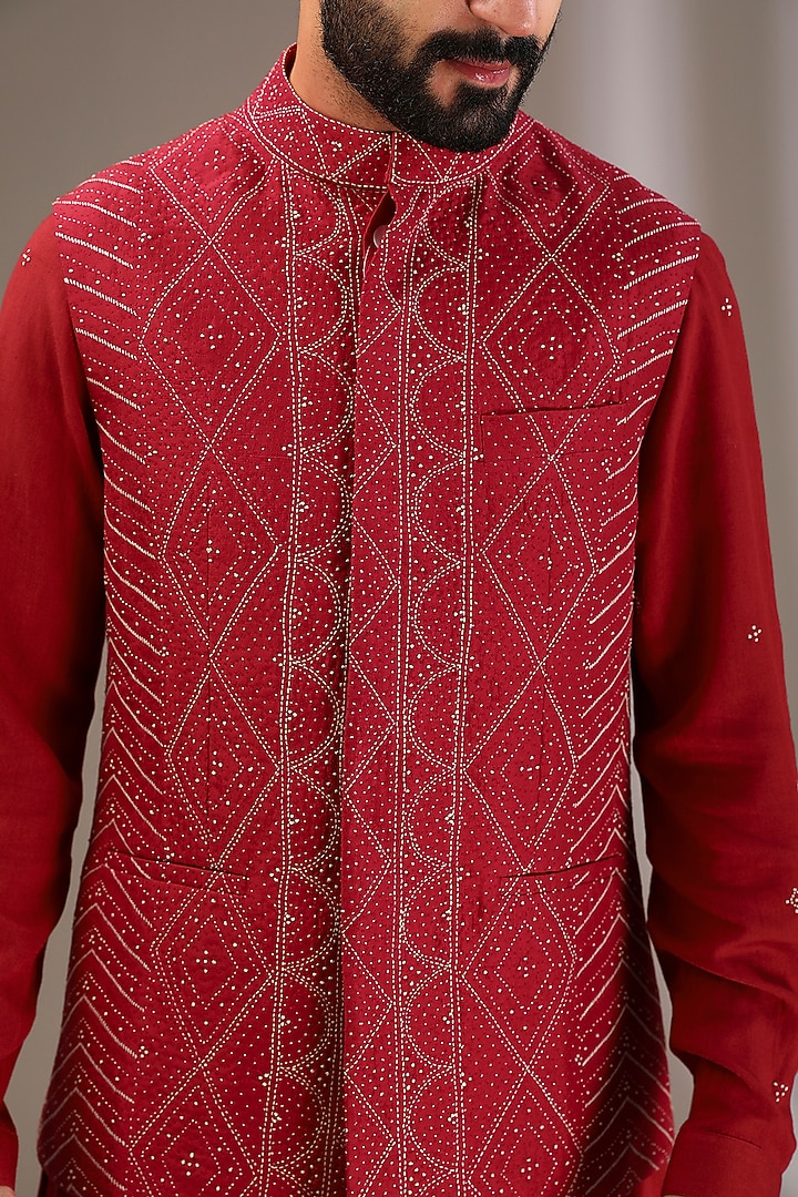 Red Raw Silk Embroidered Bundi Jacket Set by Divyam Mehta Men at Pernia's Pop Up Shop
