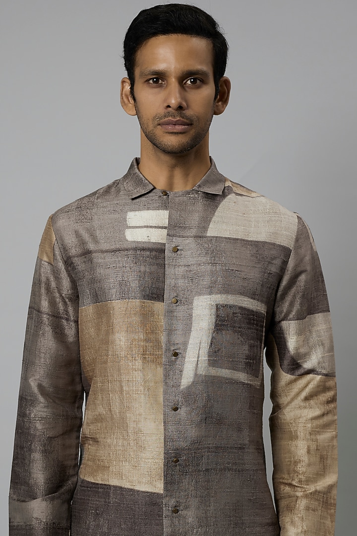 Grey Raw Silk Printed Short Kurta by Divyam Mehta Men at Pernia's Pop Up Shop
