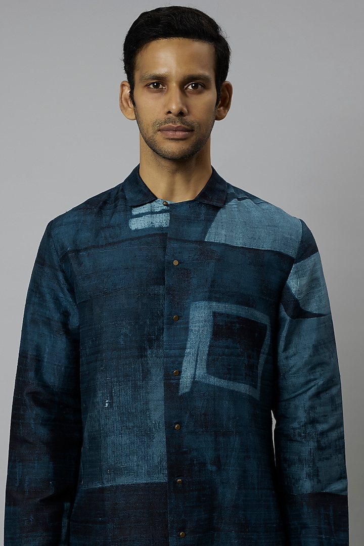 Blue Raw Silk Printed Short Kurta by Divyam Mehta Men at Pernia's Pop Up Shop