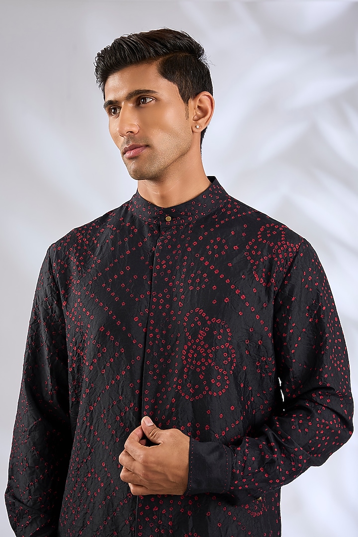 Black & Red Matka Silk Kurta Set by Divyam Mehta Men at Pernia's Pop Up Shop