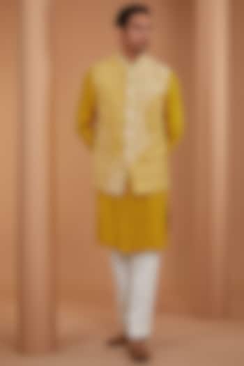 Yellow Raw Silk Printed Bundi Jacket Set by Divyam Mehta Men