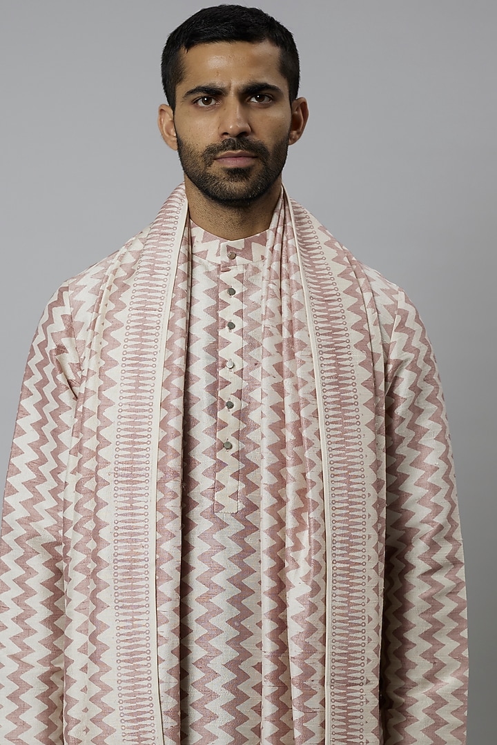 Pink Raw Silk Printed Kurta Set by Divyam Mehta Men at Pernia's Pop Up Shop