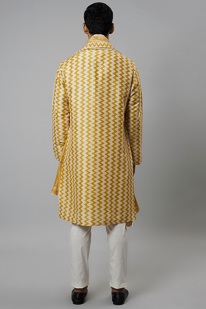 Yellow Raw Silk Printed Kurta Set by Divyam Mehta Men at Pernia's Pop Up Shop