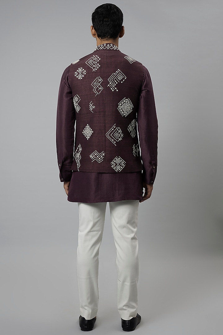 Falsa Raw Silk & Dupion Silk Embroidered Bundi Jacket Set by Divyam Mehta Men at Pernia's Pop Up Shop