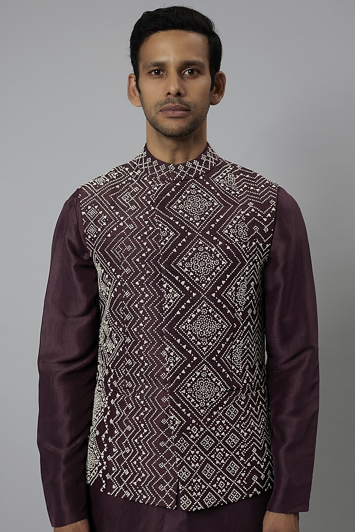 Falsa Raw Silk & Dupion Silk Embroidered Bundi Jacket Set by Divyam Mehta Men at Pernia's Pop Up Shop