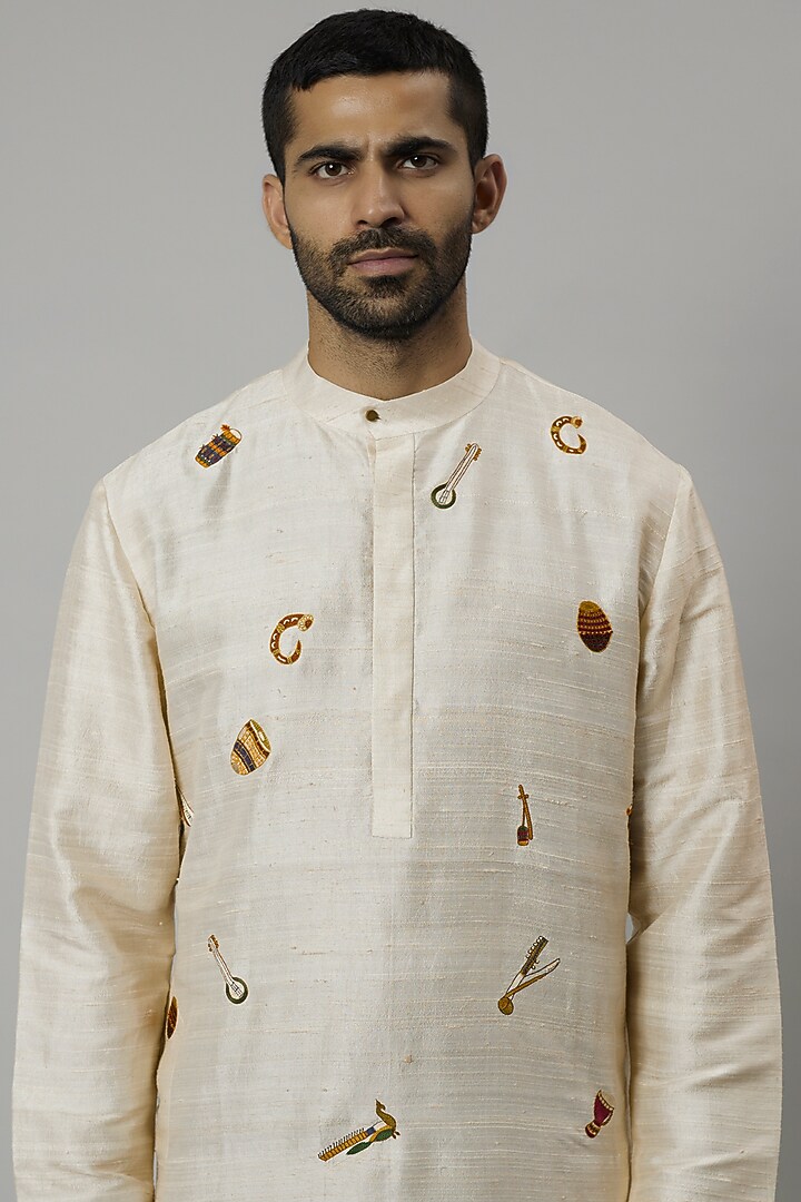 Ivory Raw Silk & Katan Silk Embroidered Kurta Set by Divyam Mehta Men at Pernia's Pop Up Shop