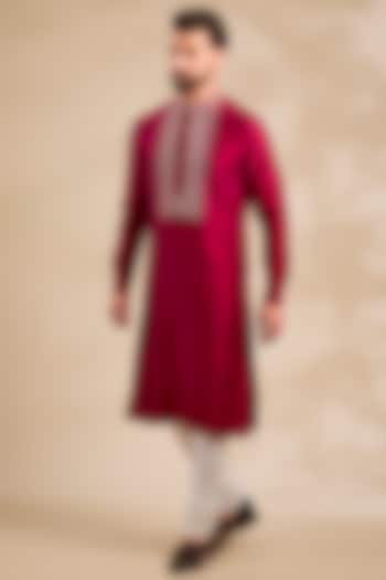 Pink Cotton Silk Thread Embroidered Kurta by Divyam Mehta Men at Pernia's Pop Up Shop