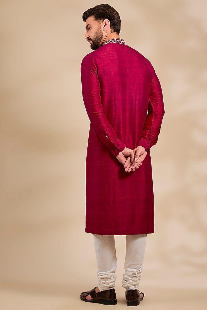 Pink Cotton Silk Thread Embroidered Kurta by Divyam Mehta Men at Pernia's Pop Up Shop