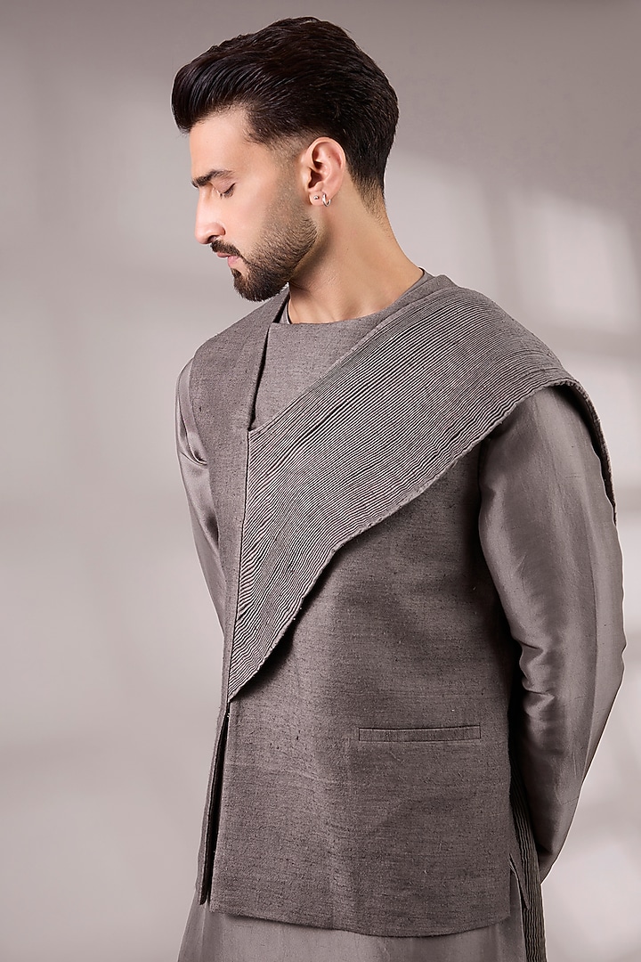 Grey Matka Silk Bundi Jacket Set by Divyam Mehta Men at Pernia's Pop Up Shop