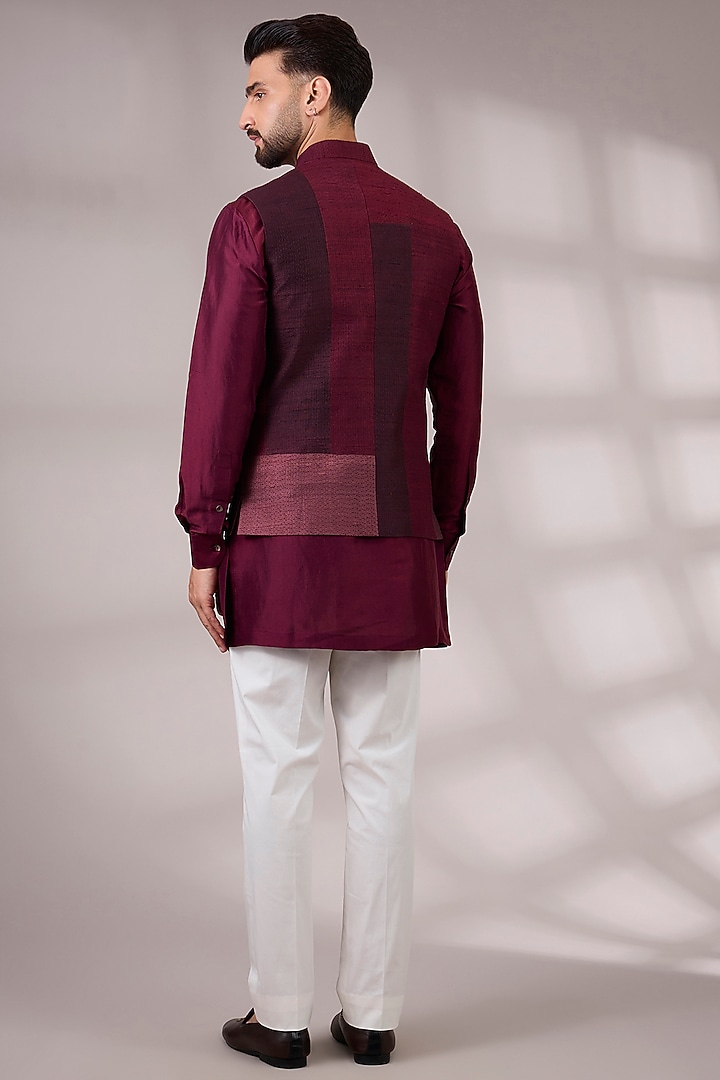Falsa Matka Silk Bundi Jacket Set by Divyam Mehta Men at Pernia's Pop Up Shop