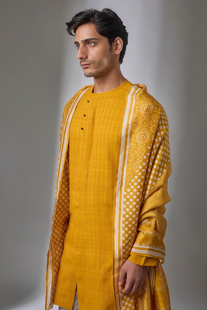 Haldi-Yellow Matka Silk Kurta Set by Divyam Mehta Men at Pernia's Pop Up Shop