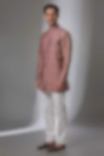 Pink Sand Matka Silk Kurta Set by Divyam Mehta Men at Pernia's Pop Up Shop