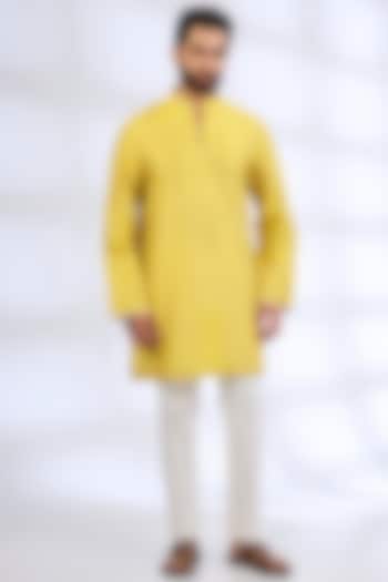 Nashpati Green Mulberry Silk & Cotton Kurta Set by Divyam Mehta Men at Pernia's Pop Up Shop