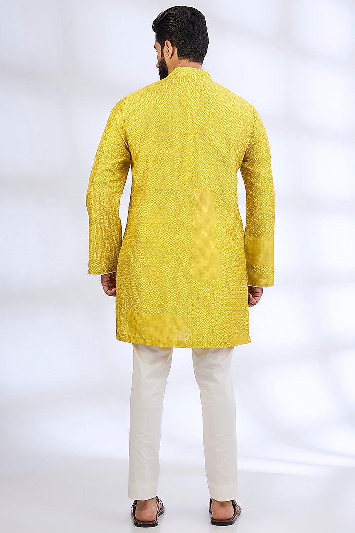 Nashpati Green Mulberry Silk & Cotton Kurta Set by Divyam Mehta Men at Pernia's Pop Up Shop