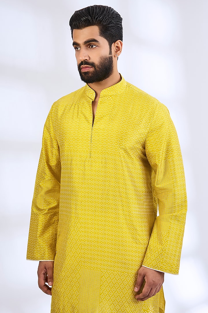Nashpati Green Mulberry Silk & Cotton Kurta Set by Divyam Mehta Men at Pernia's Pop Up Shop