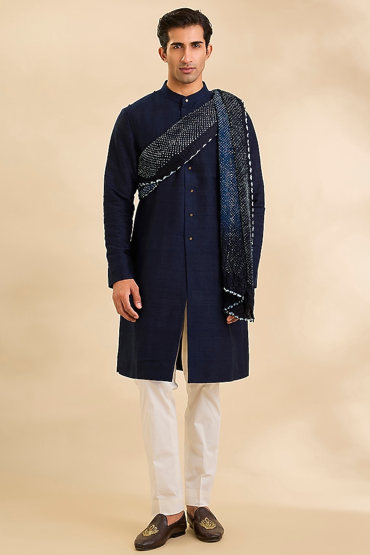 Dark Indigo Matka Silk Kurta Set by Divyam Mehta Men at Pernia's Pop Up Shop
