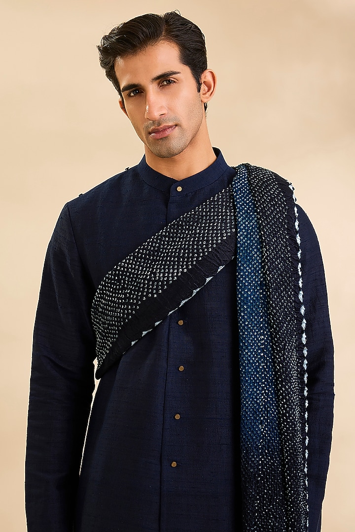 Dark Indigo Matka Silk Kurta Set by Divyam Mehta Men at Pernia's Pop Up Shop