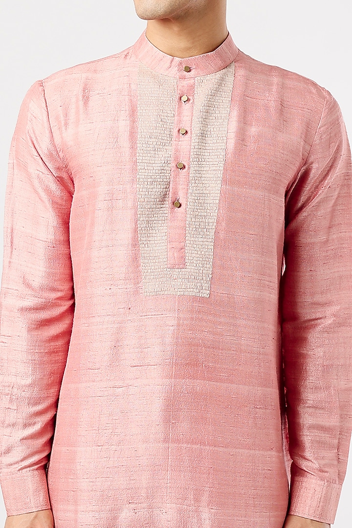 Pink Silk Textured Kurta Set by Divyam Mehta Men at Pernia's Pop Up Shop