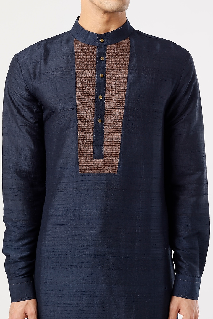 Dark Indigo Silk Textured Kurta Set by Divyam Mehta Men at Pernia's Pop Up Shop