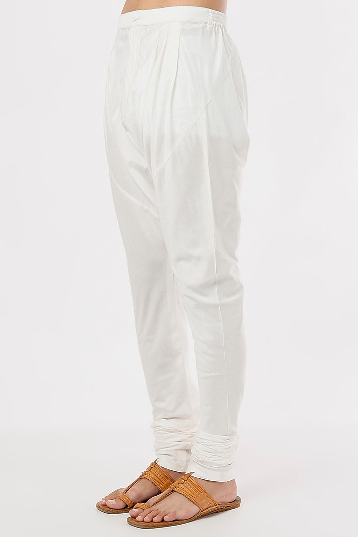 Haldi Silk Textured Kurta Set by Divyam Mehta Men at Pernia's Pop Up Shop
