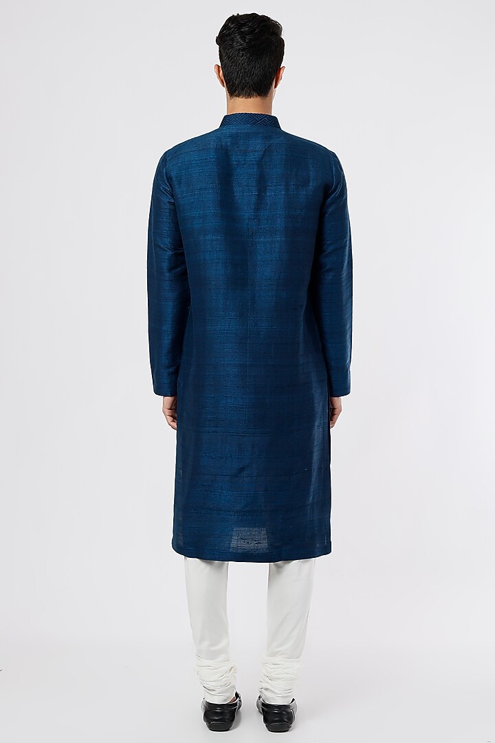 Navy Blue Silk Textured Kurta Set by Divyam Mehta Men at Pernia's Pop Up Shop