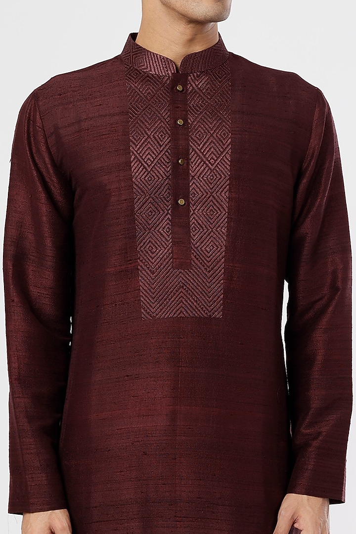 Falsa Textured Kurta Set by Divyam Mehta Men at Pernia's Pop Up Shop