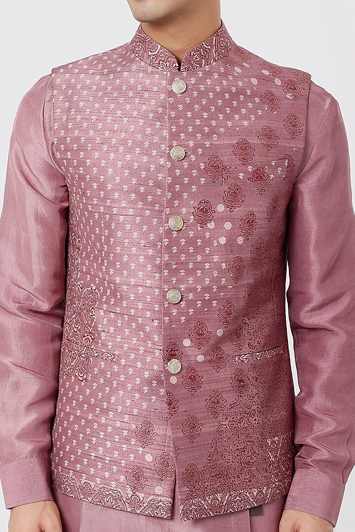 Pink Raw Silk Printed Bundi Set by Divyam Mehta Men at Pernia's Pop Up Shop