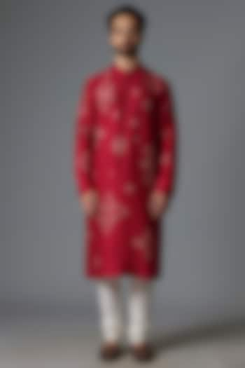 Red Raw Silk Shibori Printed Kurta Set by Divyam Mehta Men at Pernia's Pop Up Shop