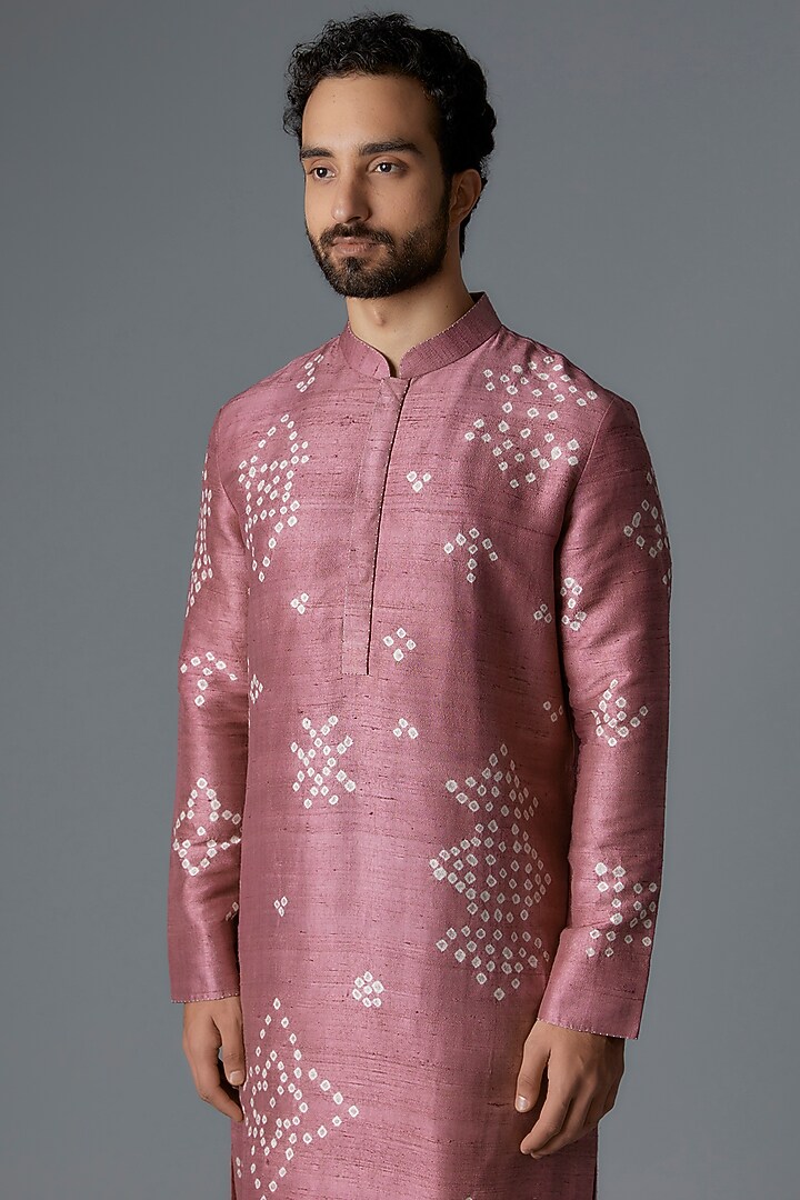 Blush Pink Raw Silk Bandhani Printed Kurta Set by Divyam Mehta Men at Pernia's Pop Up Shop