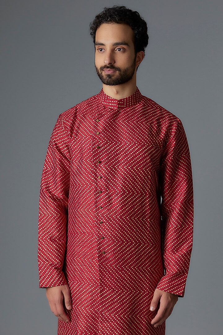 Red Raw Silk Shibori Printed Kurta Set by Divyam Mehta Men at Pernia's Pop Up Shop