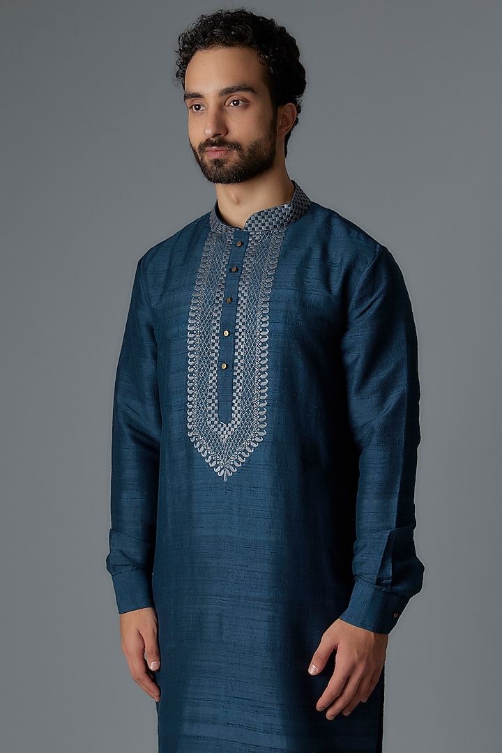 Dark Indigo Raw Silk Kurta Set by Divyam Mehta Men at Pernia's Pop Up Shop