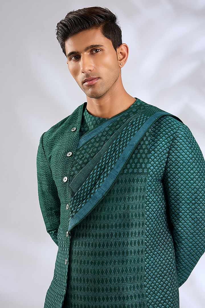 Bottle Green Matka Silk Kurta Set by Divyam Mehta Men at Pernia's Pop Up Shop