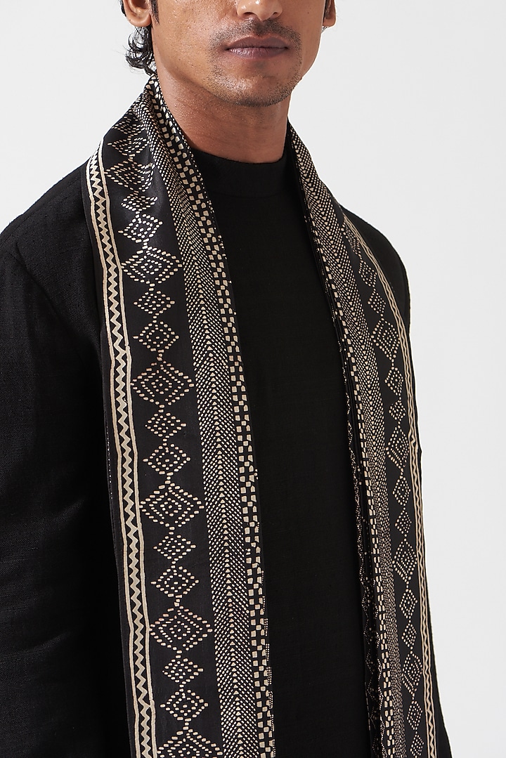 Black Matka Silk Kurta Set  by Divyam Mehta Men at Pernia's Pop Up Shop